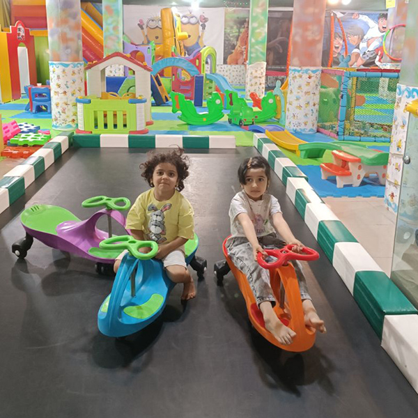 ماشین سواری آبنبات چوبی